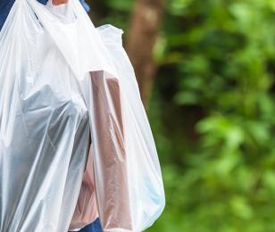 Fin de la distribution des sacs en plastique jetables