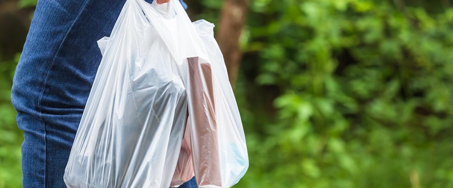 Fin de la distribution des sacs en plastique jetables